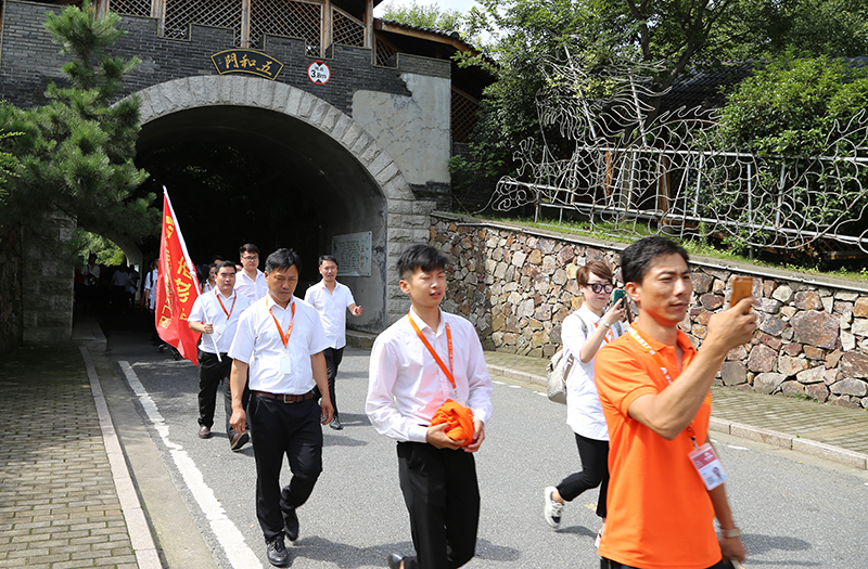 感恩家人 展望未來(lái) 金鑰匙家裝蕪湖分公司年中總結(jié)大會(huì)圓滿成功
